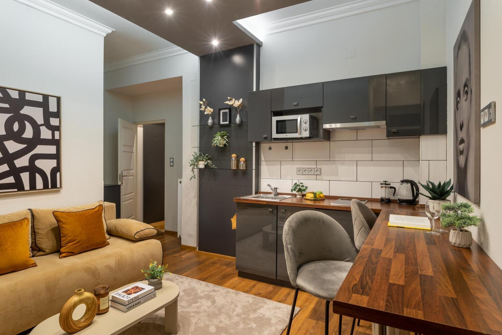 Chic Central 1Br Retreat Near New York Cafe With View Budapest Exterior photo