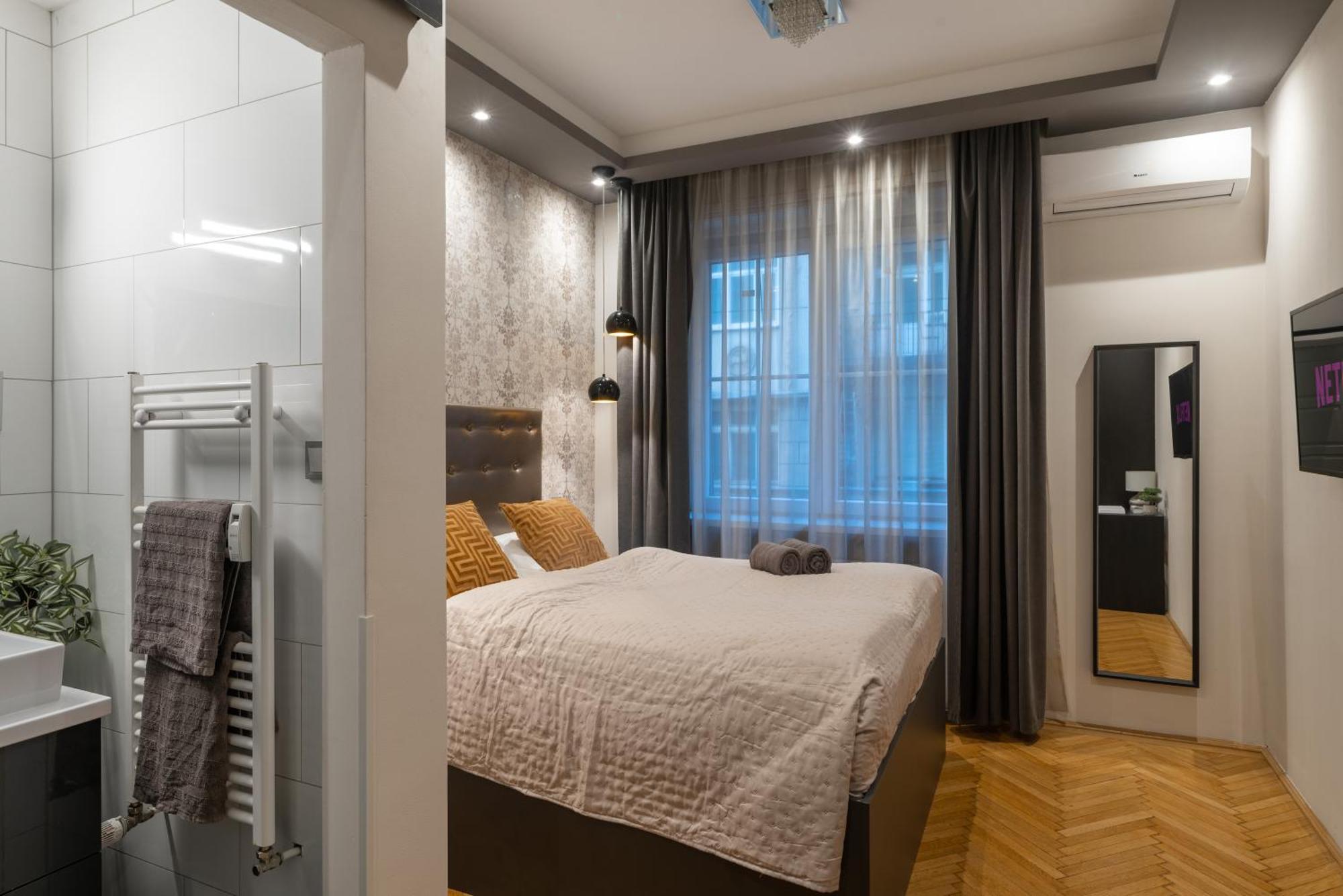 Chic Central 1Br Retreat Near New York Cafe With View Budapest Exterior photo