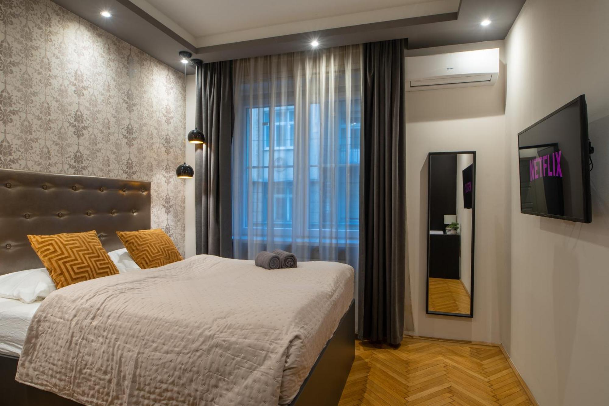 Chic Central 1Br Retreat Near New York Cafe With View Budapest Exterior photo